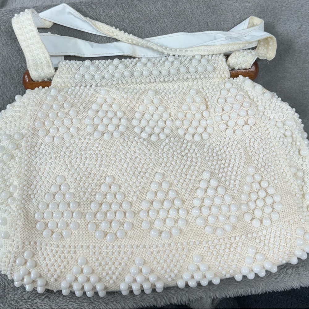 Beautiful Beaded white and cream Vintage purse handbag